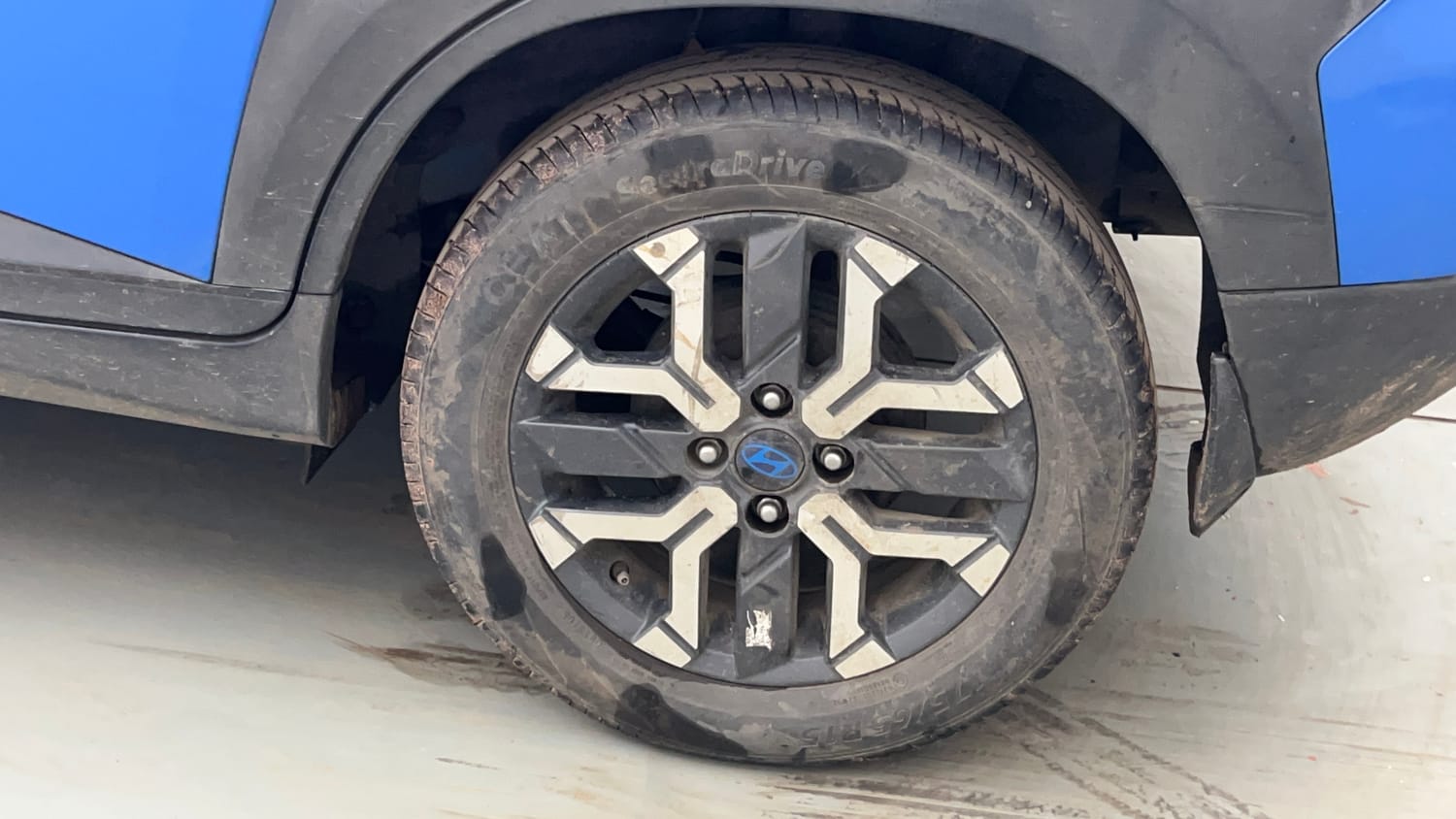 Used 2023 Hyundai Exter SX (O) 1.2 MT Petrol Manual tyres LEFT REAR TYRE RIM VIEW