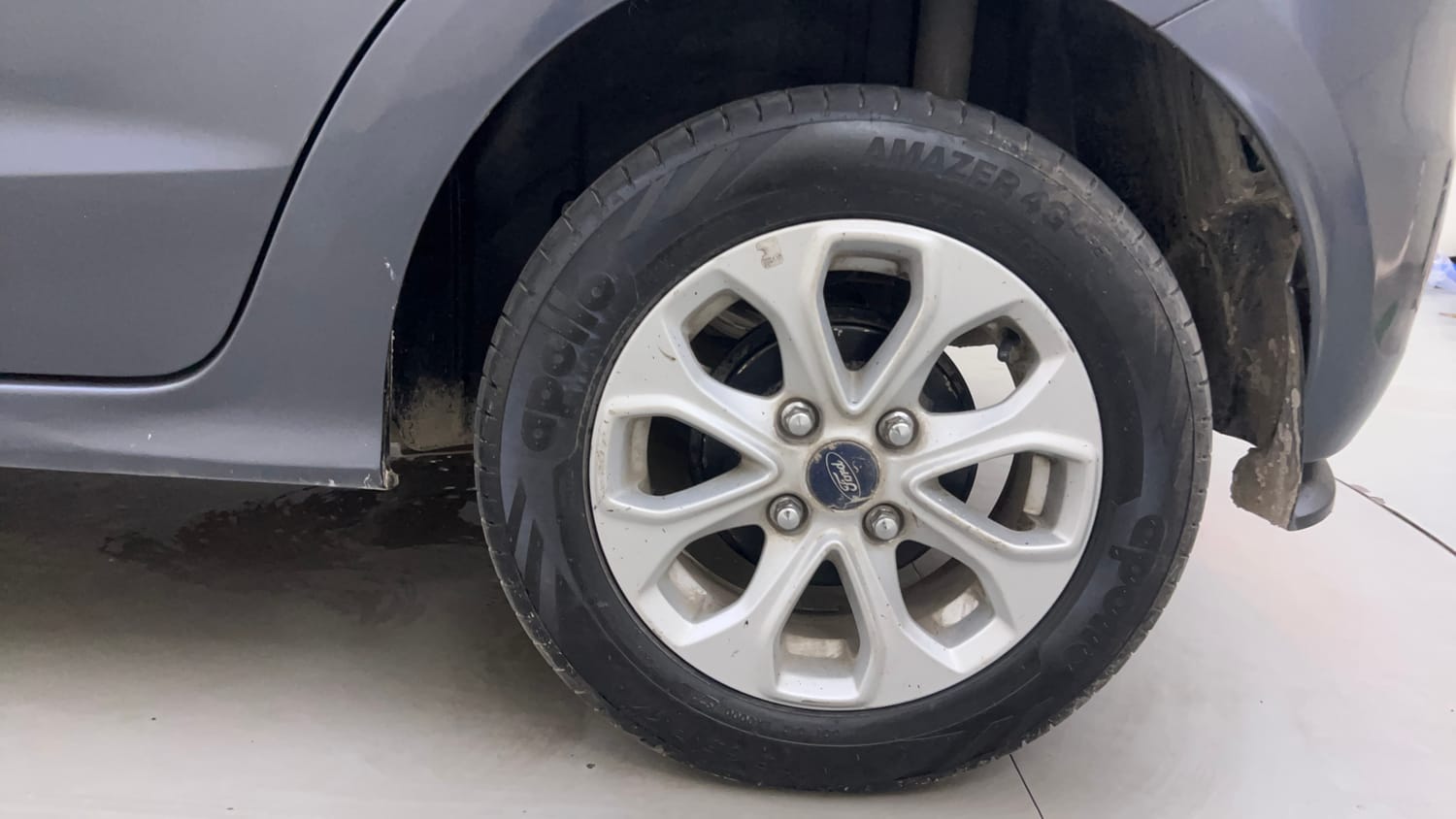 Used 2016 Ford Figo Trend 1.2 Ti-VCT Petrol Manual tyres LEFT REAR TYRE RIM VIEW