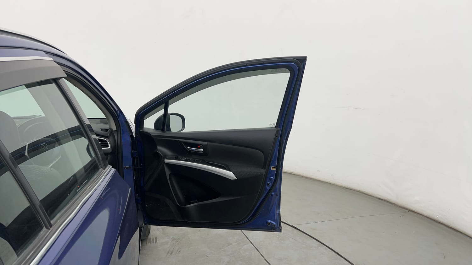 Used 2016 Maruti Suzuki S-Cross Zeta 1.3 Diesel Manual interior RIGHT FRONT DOOR OPEN VIEW