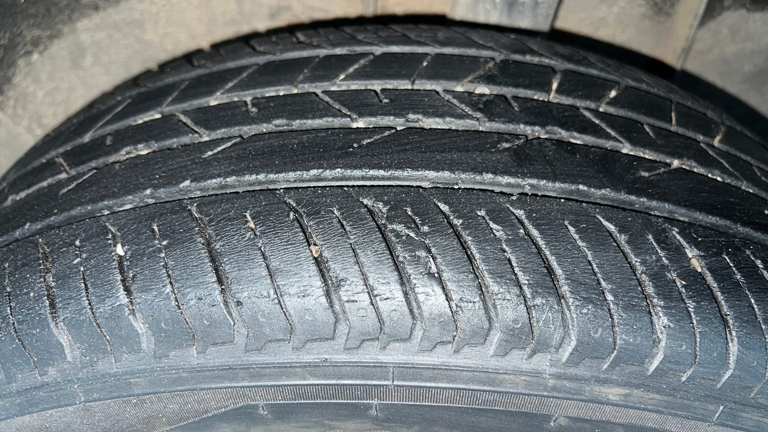Used 2021 Renault Kiger RXT MT Petrol Manual tyres LEFT REAR TYRE TREAD VIEW