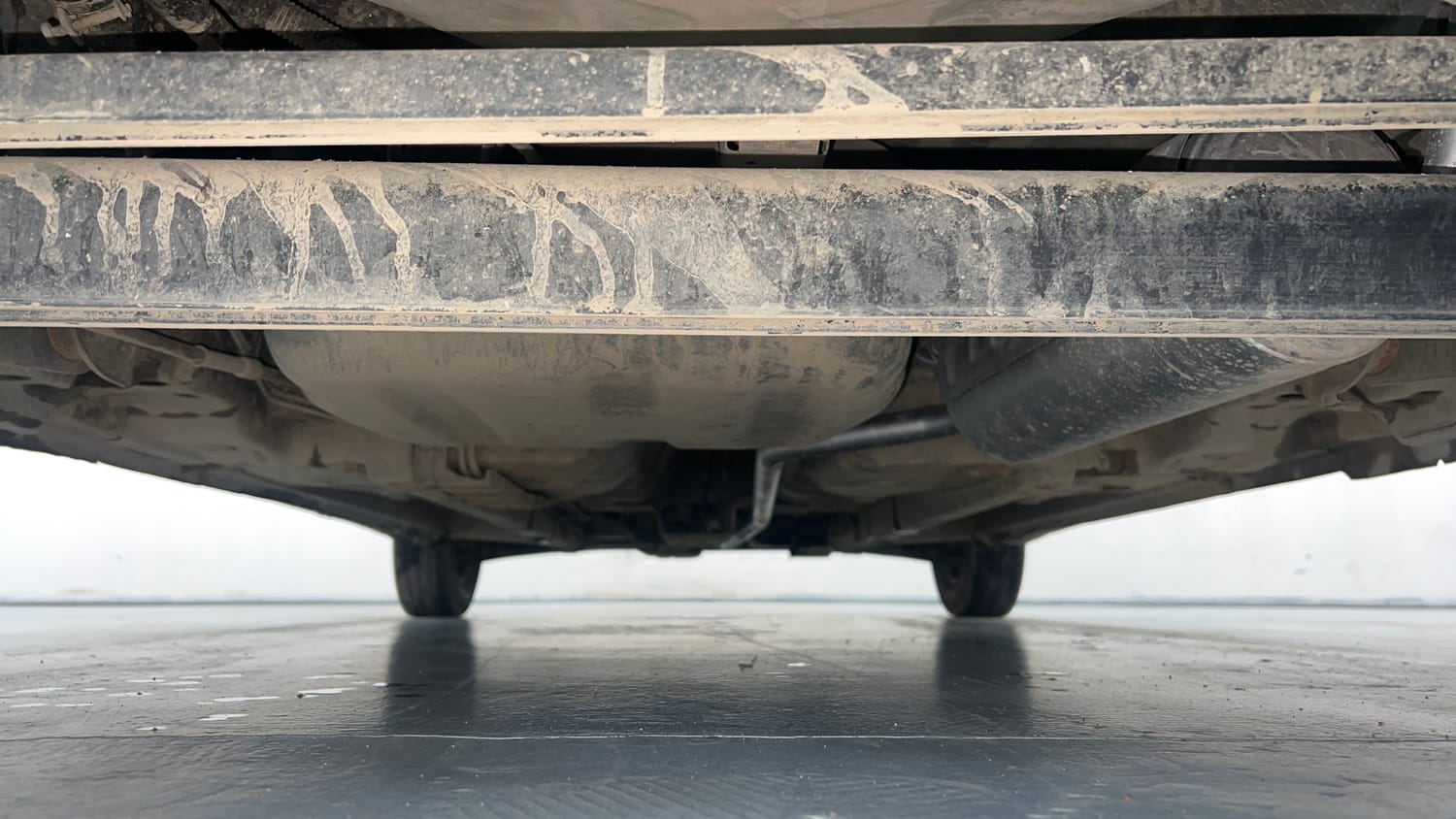 Used 2017 Hyundai Eon Era + Petrol Manual extra REAR UNDERBODY VIEW (TAKEN FROM REAR)