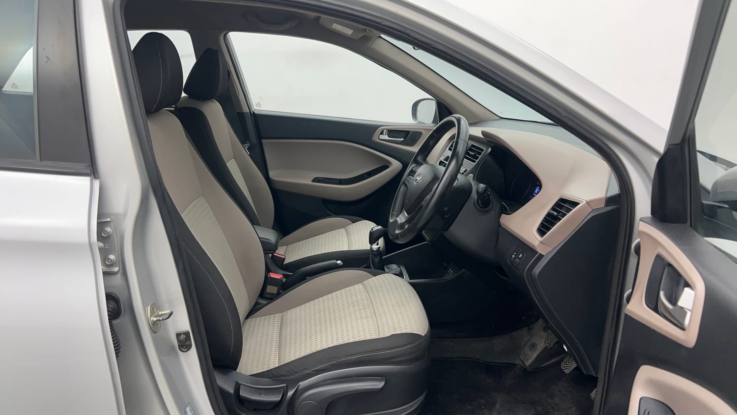 Used 2018 Hyundai Elite i20 Asta 1.2 (O) Petrol Manual interior RIGHT SIDE FRONT DOOR CABIN VIEW