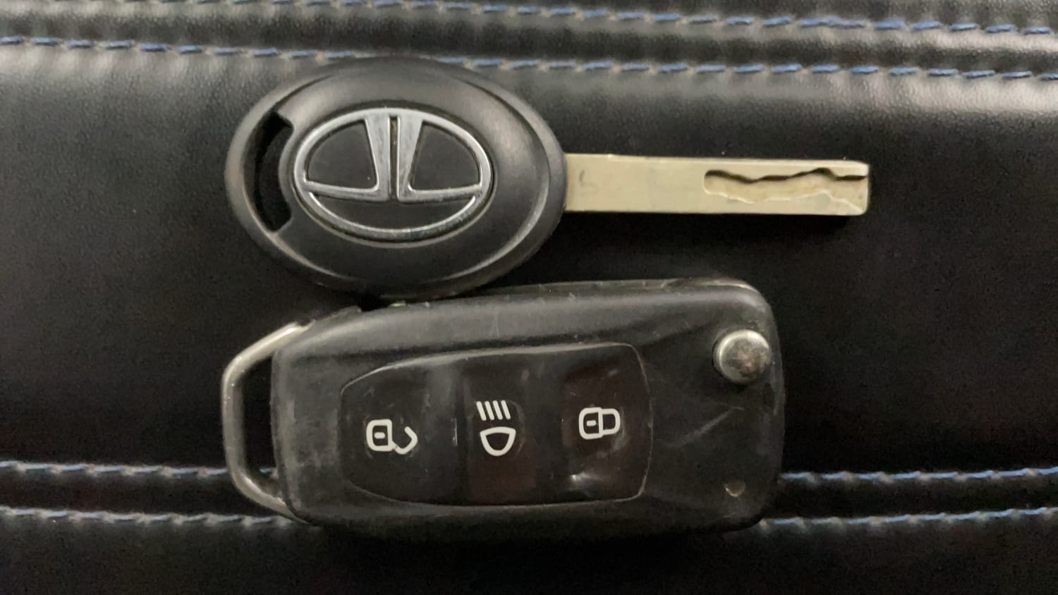 Used 2020 Tata Nexon XM Petrol Manual extra CAR KEY VIEW