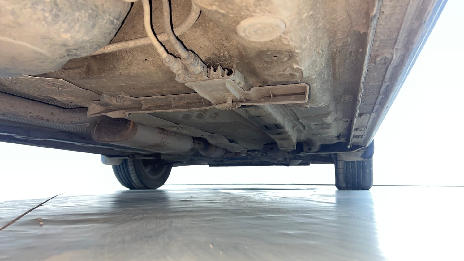 Used 2022 Skoda Slavia Style 1.0L TSI MT Petrol Manual extra REAR RIGHT UNDERBODY VIEW
