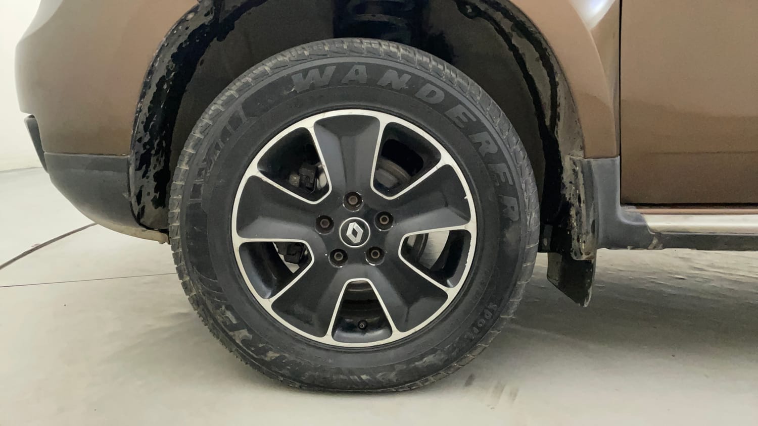 Used 2016 Renault Duster 110 PS RXZ 4X2 MT Diesel Diesel Manual tyres LEFT FRONT TYRE RIM VIEW