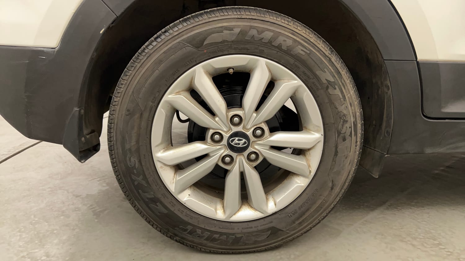 Used 2017 Hyundai Creta SX Plus 1.6  Petrol Petrol Manual tyres RIGHT REAR TYRE RIM VIEW