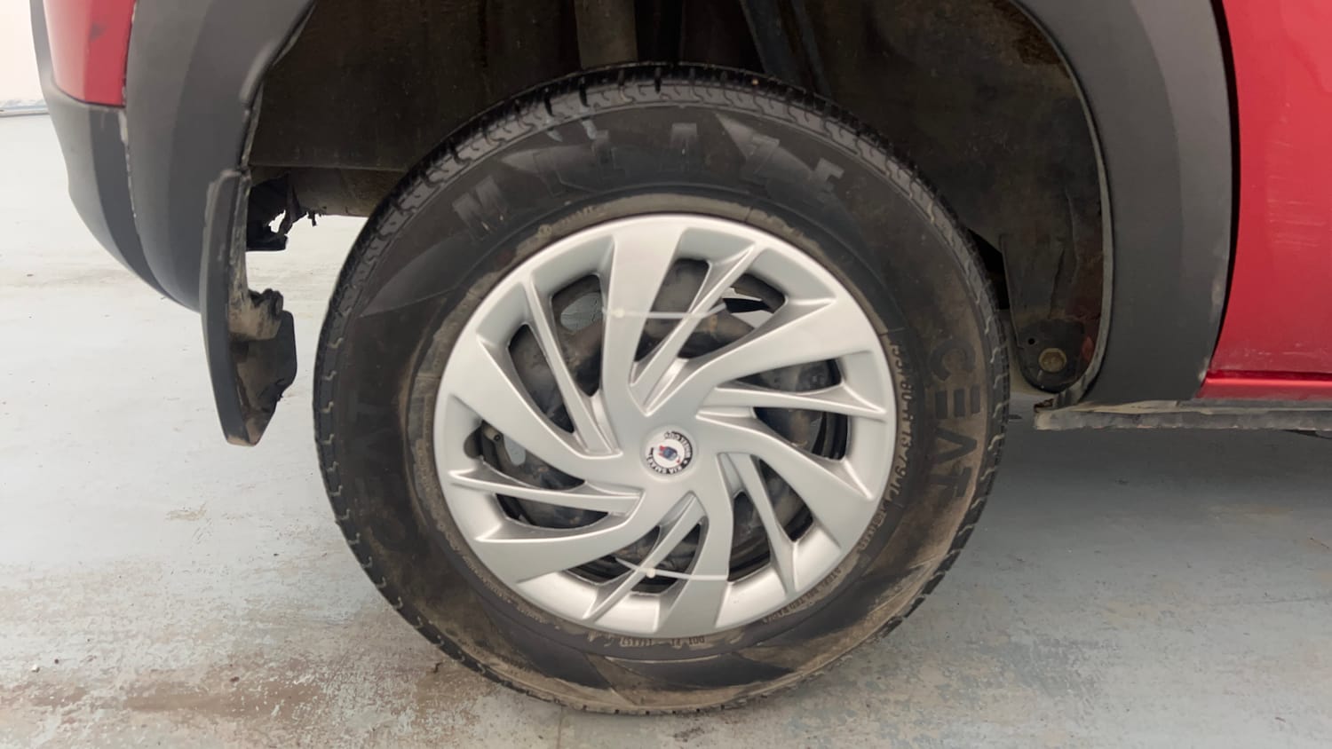 Used 2018 Renault Kwid 1.0 RXL Petrol Manual tyres RIGHT REAR TYRE RIM VIEW