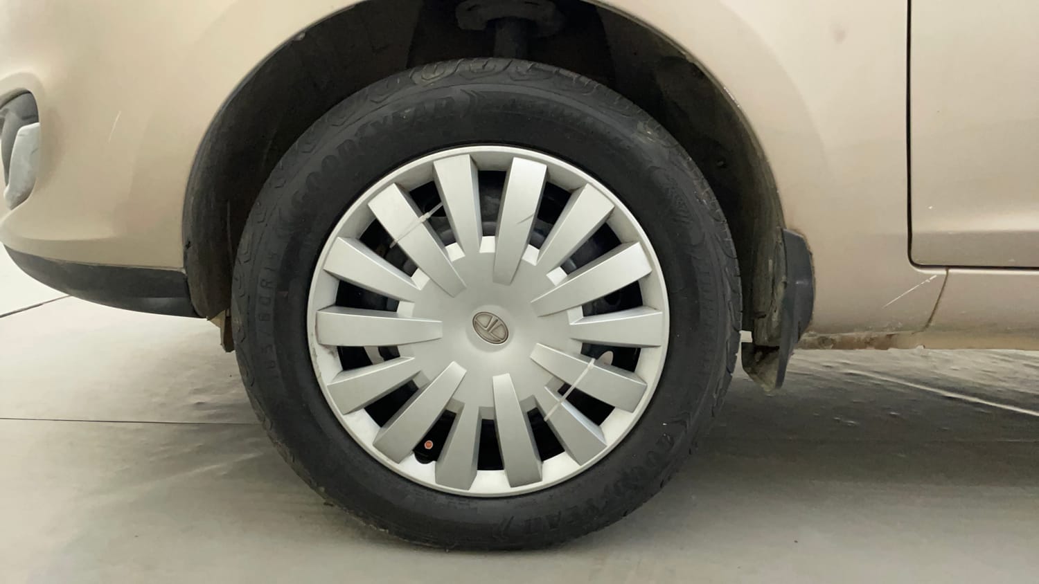 Used 2015 Tata Zest XM Petrol Petrol Manual tyres LEFT FRONT TYRE RIM VIEW