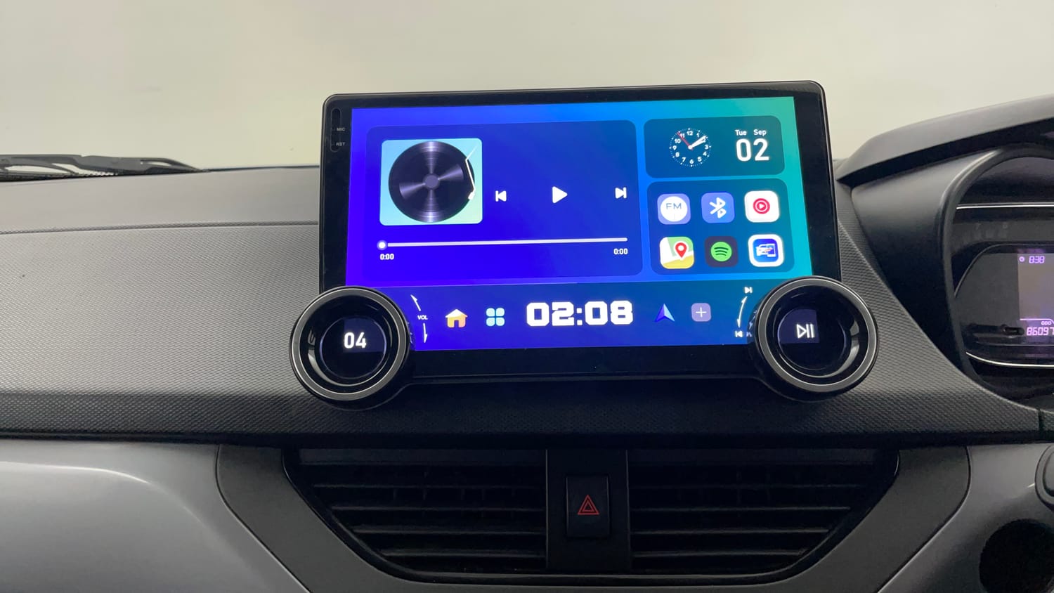 Used 2020 Tata Nexon XM Petrol Manual top_features Integrated (in-dash) music system