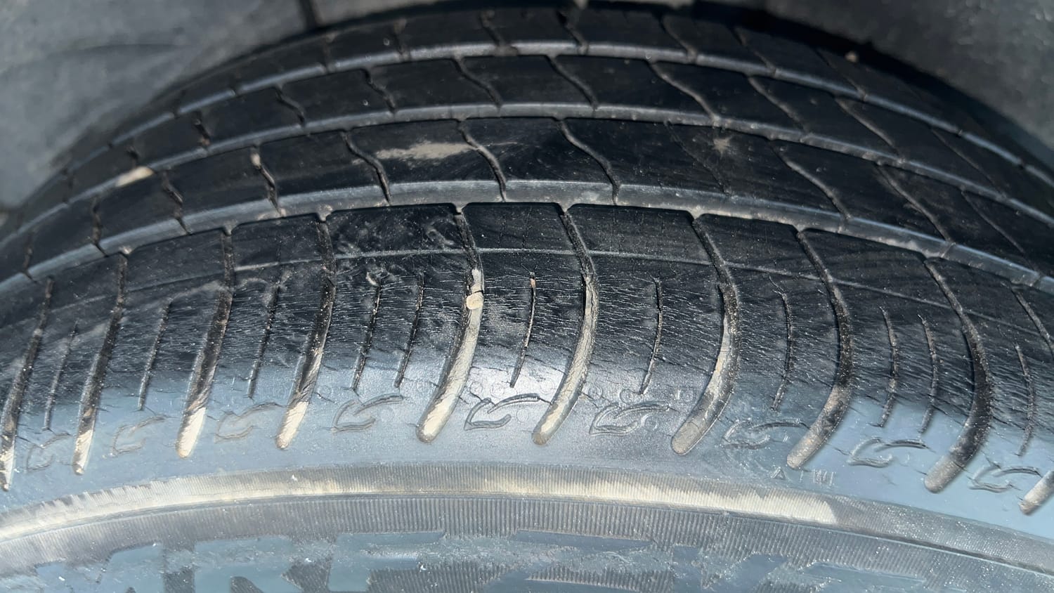 Used 2020 Tata Altroz XZ Petrol Petrol Manual tyres LEFT REAR TYRE TREAD VIEW