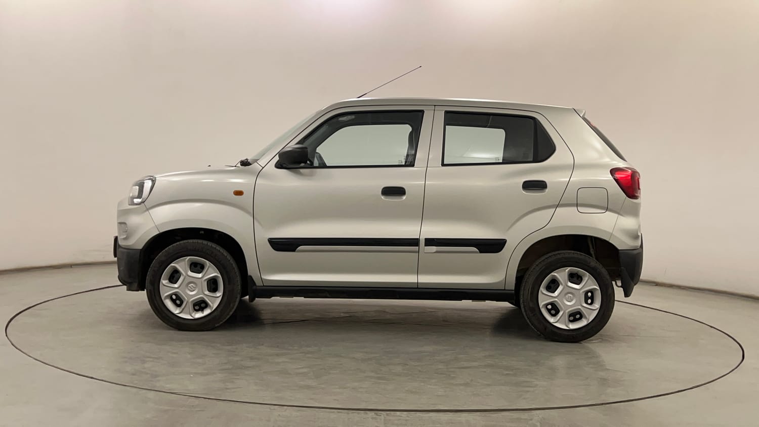 Used 2024 Maruti Suzuki S-Presso VXi (O) AMT Petrol Automatic exterior LEFT SIDE VIEW