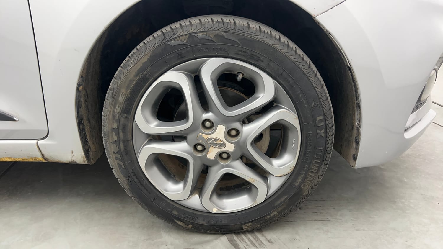 Used 2018 Hyundai Elite i20 Asta 1.2 (O) Petrol Manual tyres RIGHT FRONT TYRE RIM VIEW