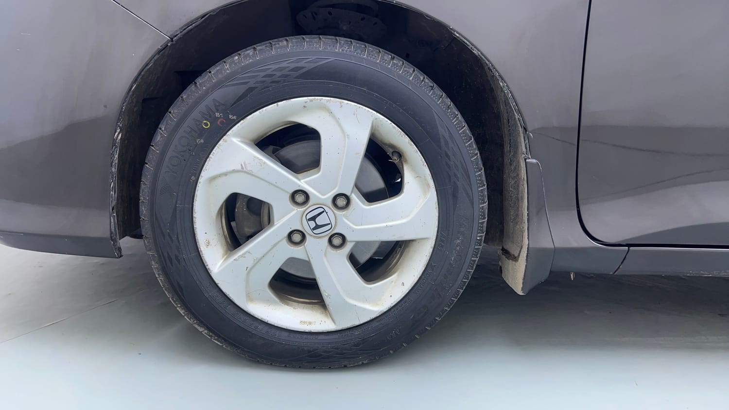 Used 2016 Honda City VX CVT Petrol Automatic tyres LEFT FRONT TYRE RIM VIEW