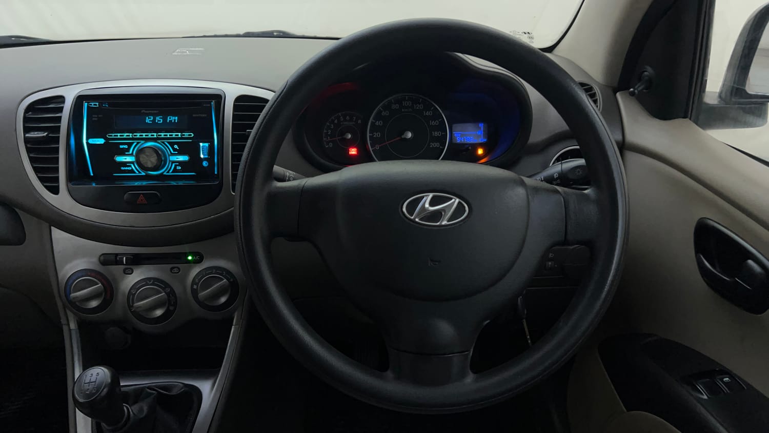 Used 2013 Hyundai i10 Era 1.1 iRDE2 Petrol Manual interior STEERING VIEW