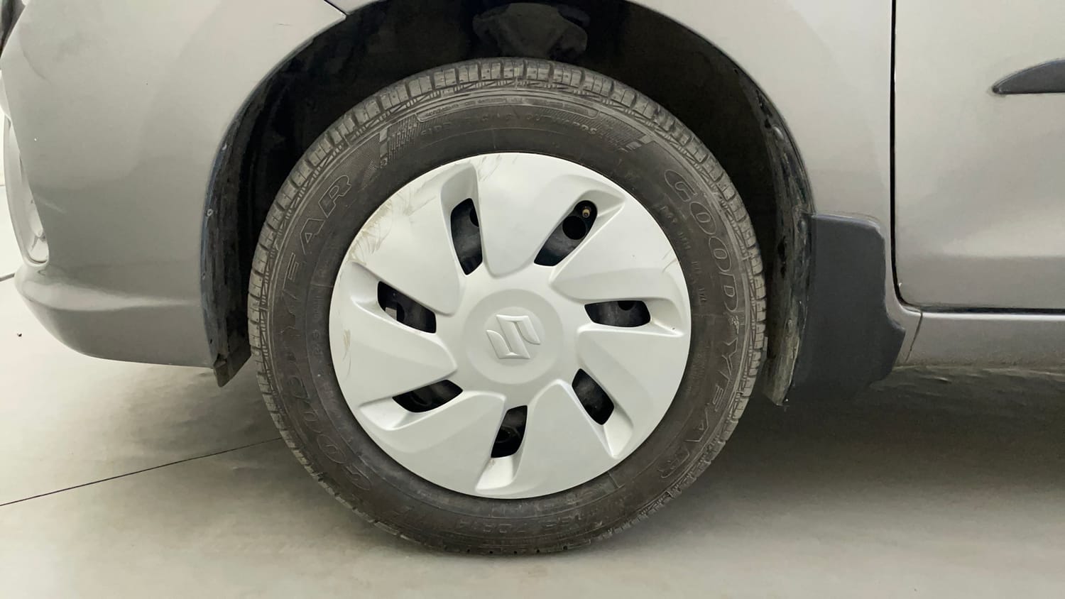 Used 2018 Maruti Suzuki Celerio VXi AMT Petrol Automatic tyres LEFT FRONT TYRE RIM VIEW