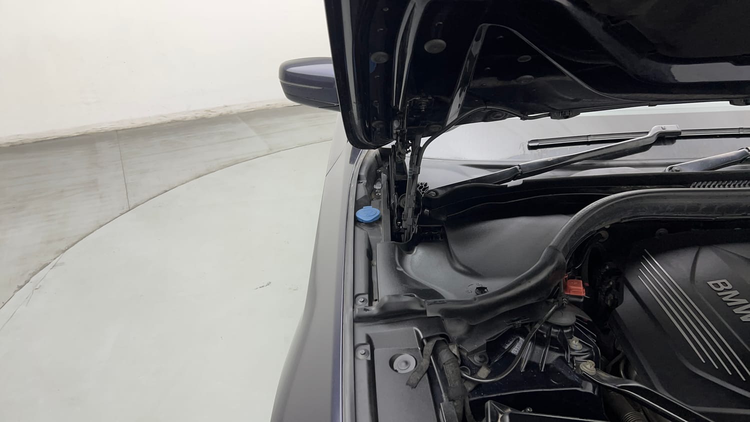 Used 2018 BMW 5 Series 520d Luxury Line Diesel Automatic engine ENGINE RIGHT SIDE HINGE & APRON VIEW