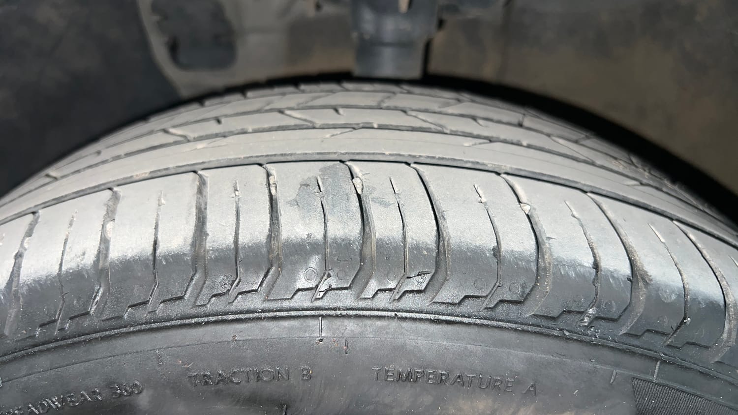 Used 2025 Hyundai i20 Sportz (O) 1.2 IVT Petrol Automatic tyres LEFT FRONT TYRE TREAD VIEW