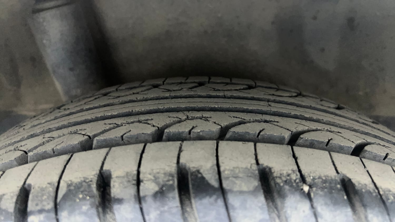 Used 2013 Honda Brio S MT Petrol Manual tyres RIGHT REAR TYRE TREAD VIEW
