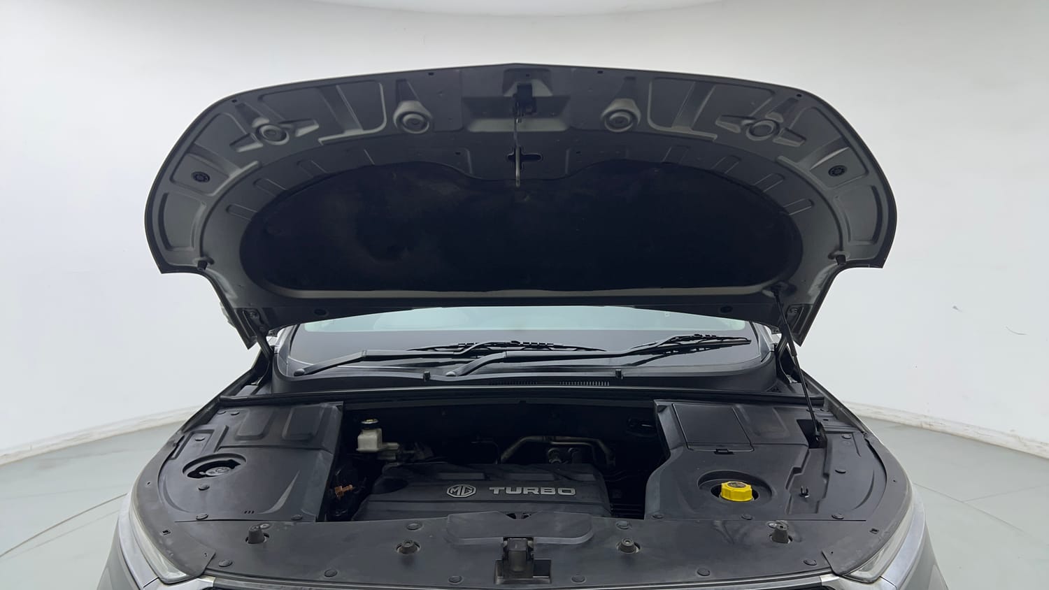 Used 2020 MG Motors Hector Sharp 1.5 DCT Petrol Petrol Automatic engine ENGINE & BONNET OPEN FRONT VIEW