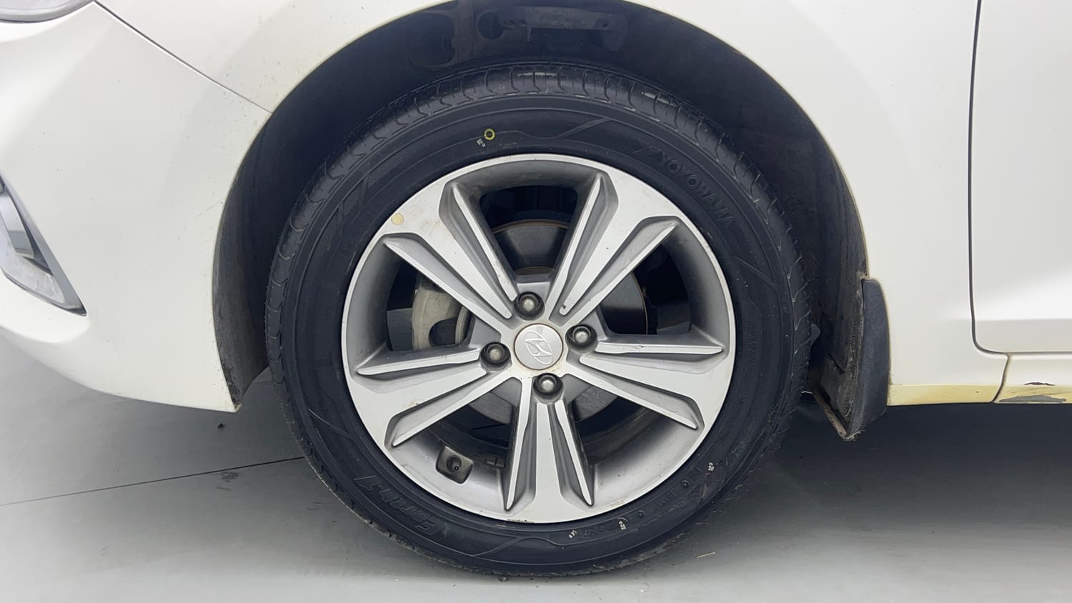 Used 2019 Hyundai Verna SX 1.6 VTVT Petrol Manual tyres LEFT FRONT TYRE RIM VIEW