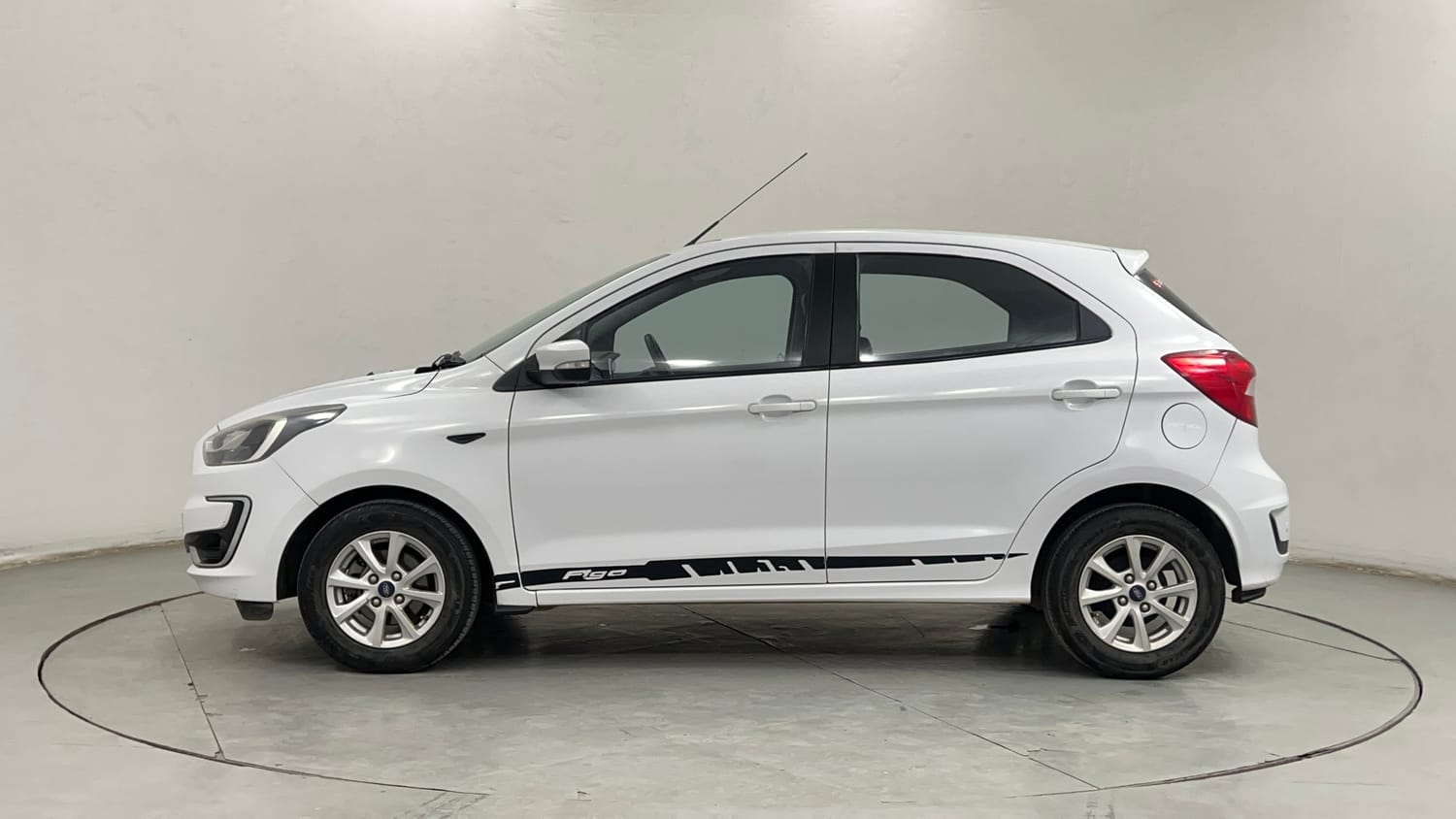 Used 2019 Ford Figo Titanium 1.2 Ti-VCT MT Petrol Manual exterior LEFT SIDE VIEW