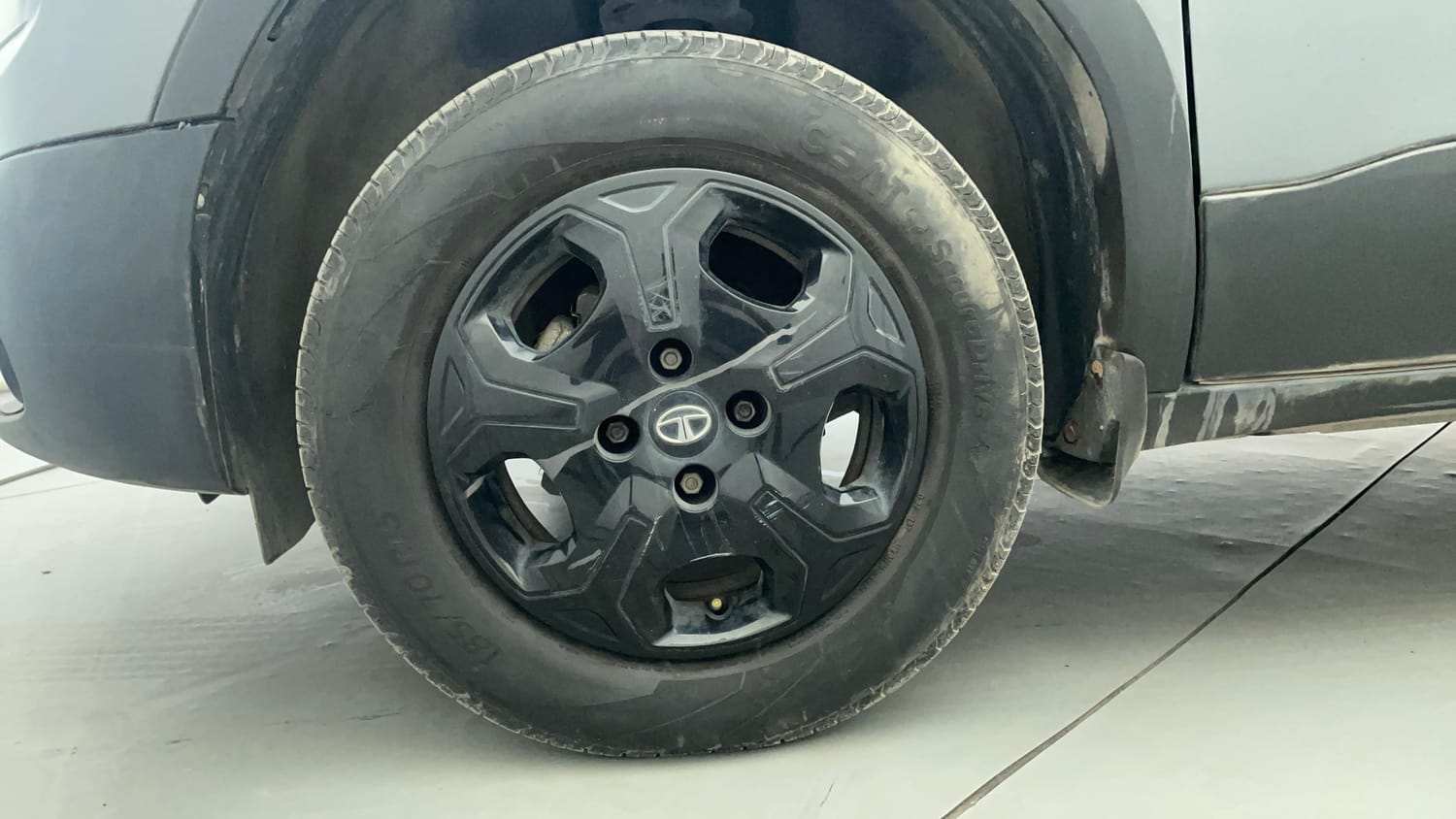 Used 2023 Tata Punch Accomplished AMT Petrol Automatic tyres LEFT FRONT TYRE RIM VIEW