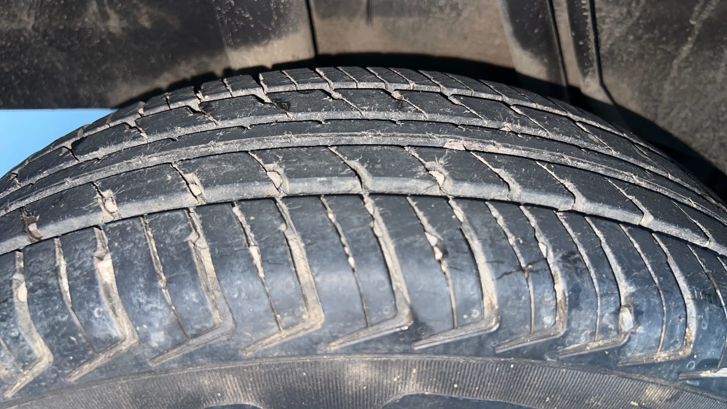 Used 2019 Renault Kwid 1.0 RXT AMT Opt Petrol Automatic tyres RIGHT REAR TYRE TREAD VIEW