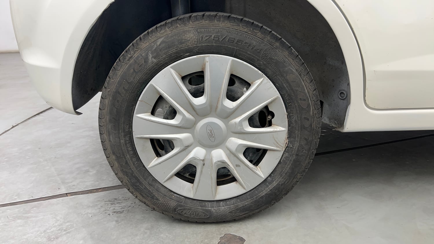 Used 2015 Ford Figo Duratec Petrol ZXI 1.2 Petrol Manual tyres RIGHT REAR TYRE RIM VIEW