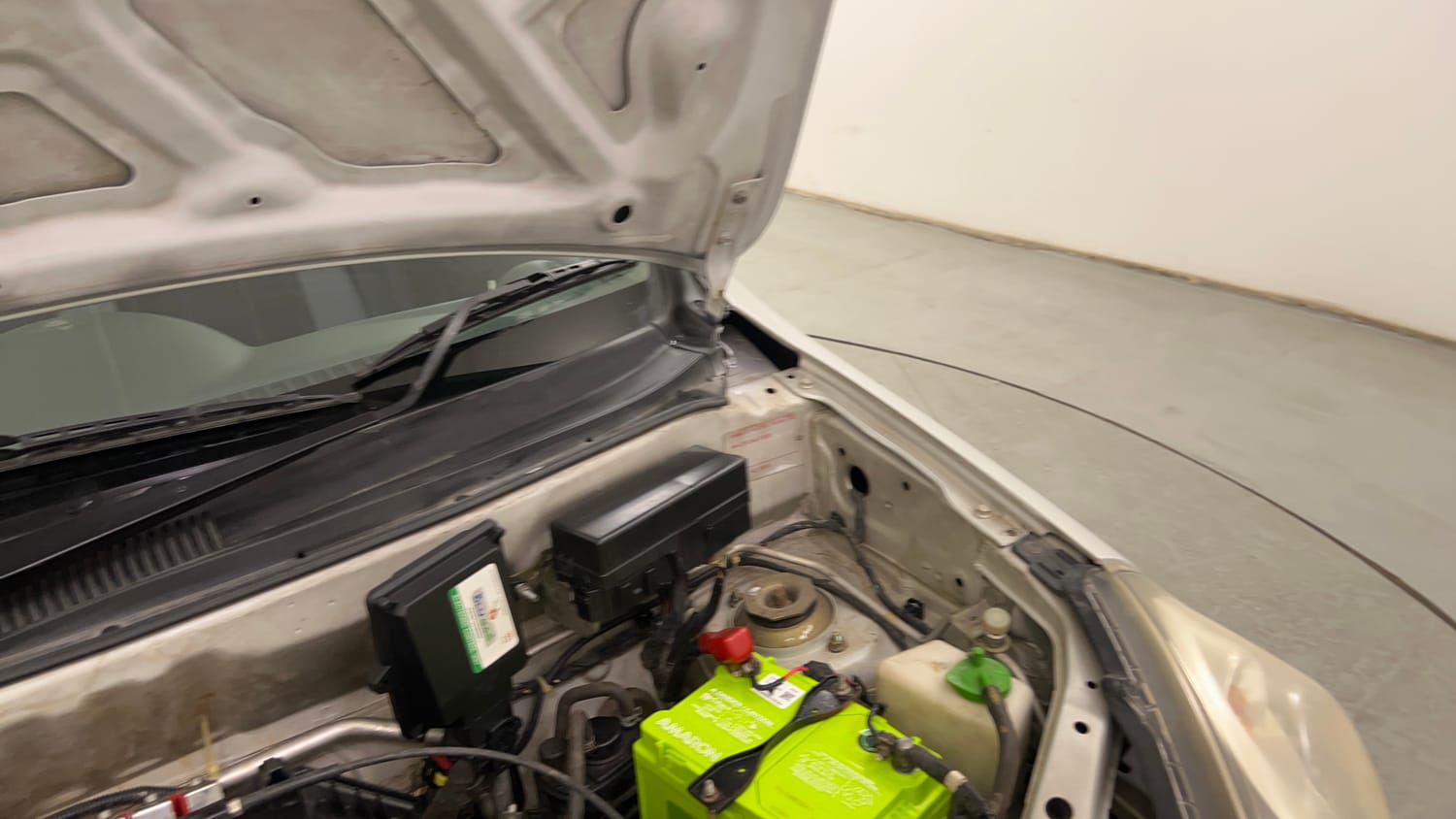 Used 2014 Maruti Suzuki Alto 800 LXI CNG (outside fitted) Cng Manual engine ENGINE LEFT SIDE HINGE & APRON VIEW