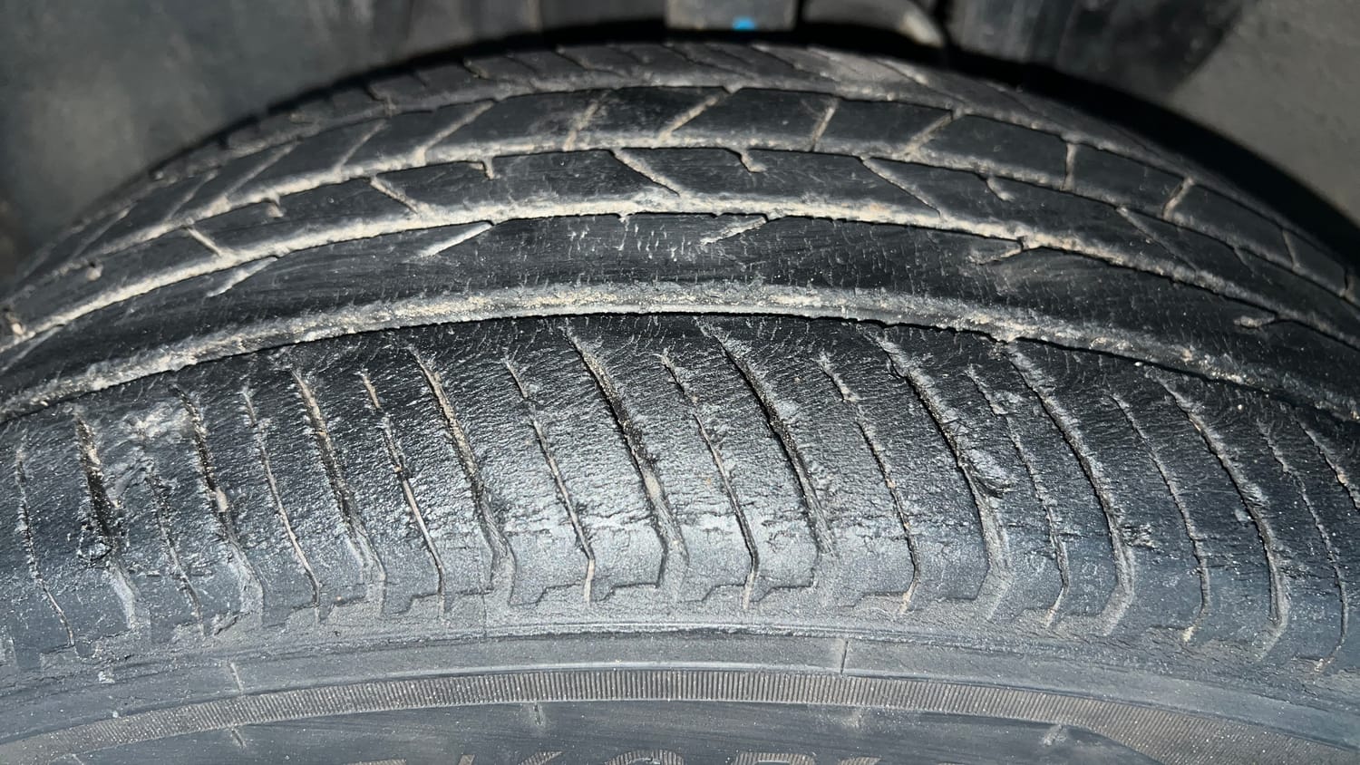 Used 2021 Renault Kiger RXT MT Petrol Manual tyres LEFT FRONT TYRE TREAD VIEW