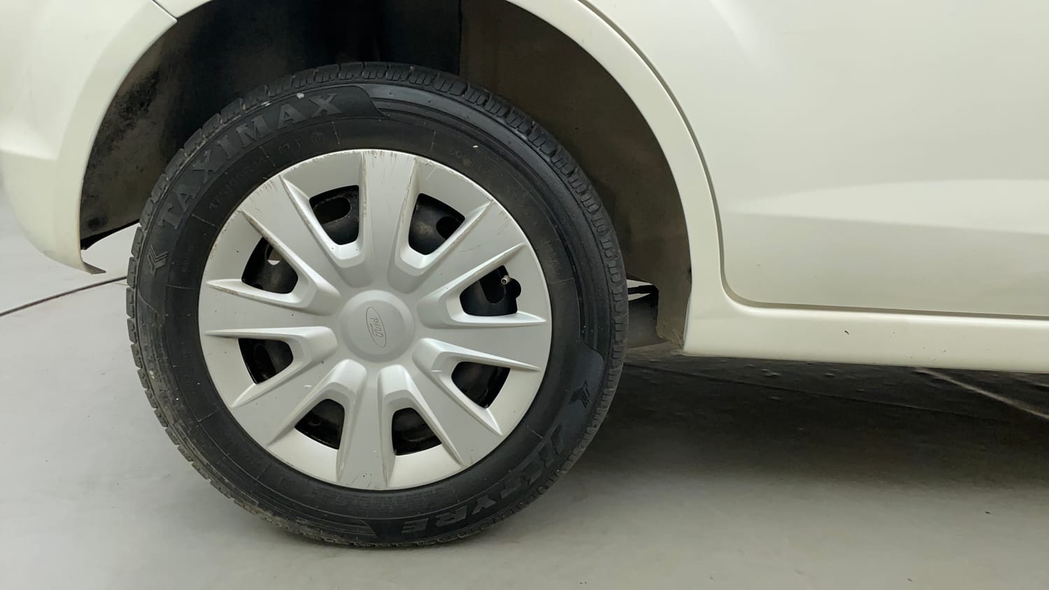 Used 2013 Ford Figo Duratec Petrol EXI 1.2 Petrol Manual tyres RIGHT REAR TYRE RIM VIEW
