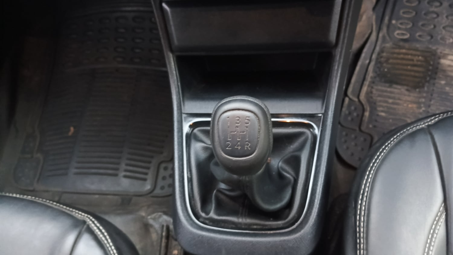 Used 2024 Tata Punch Pure iCNG Cng Manual interior GEAR  KNOB VIEW