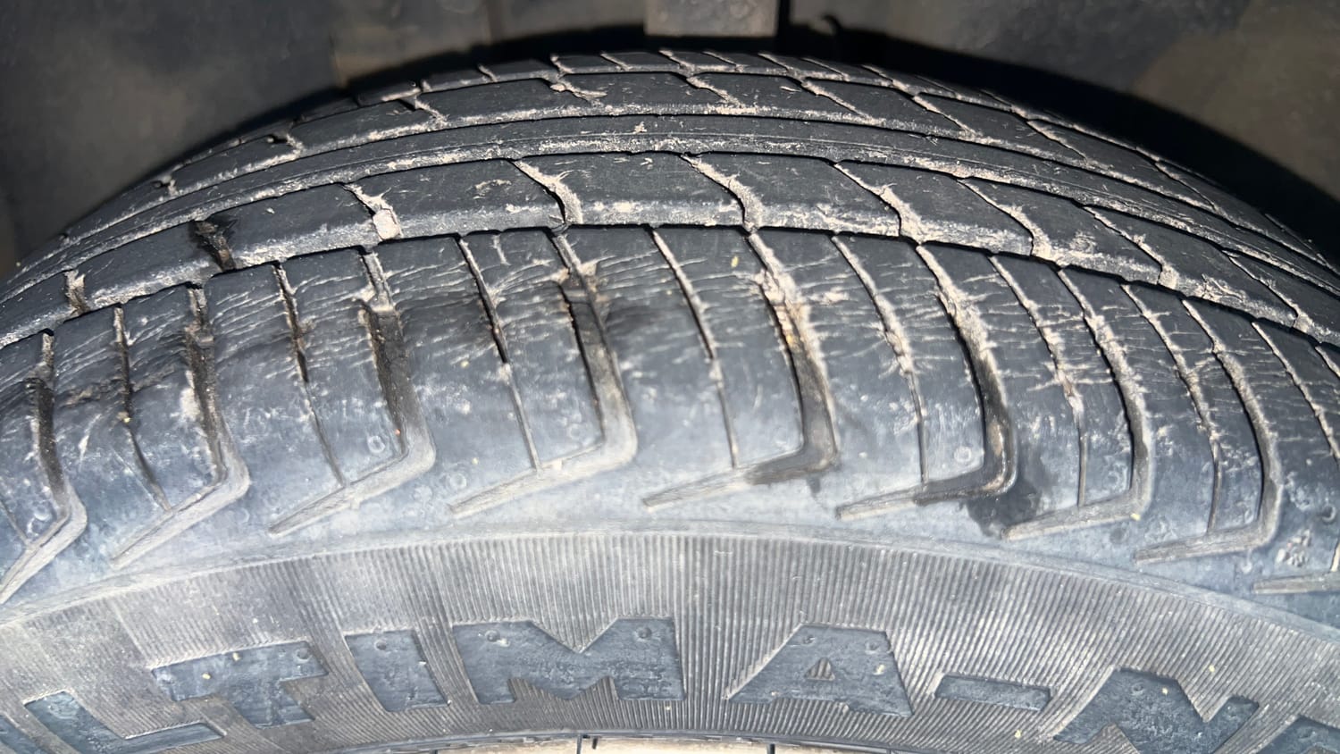 Used 2019 Renault Kwid 1.0 RXT AMT Opt Petrol Automatic tyres LEFT FRONT TYRE TREAD VIEW