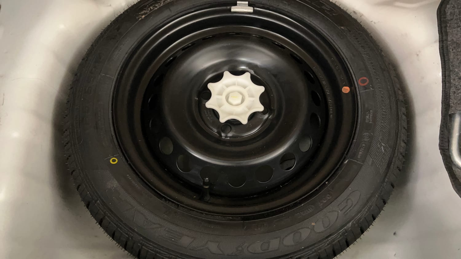 Used 2017 Hyundai Grand i10 Sportz (O) AT 1.2 Kappa VTVT Petrol Automatic tyres SPARE TYRE VIEW