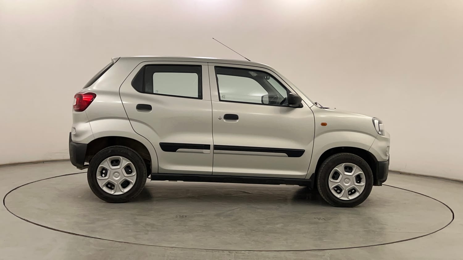 Used 2024 Maruti Suzuki S-Presso VXi (O) AMT Petrol Automatic exterior RIGHT SIDE VIEW