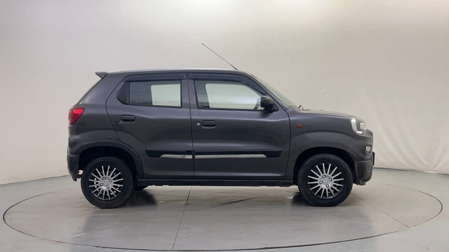 Used 2020 Maruti Suzuki S-Presso VXi (O) AMT Petrol Automatic exterior RIGHT SIDE VIEW