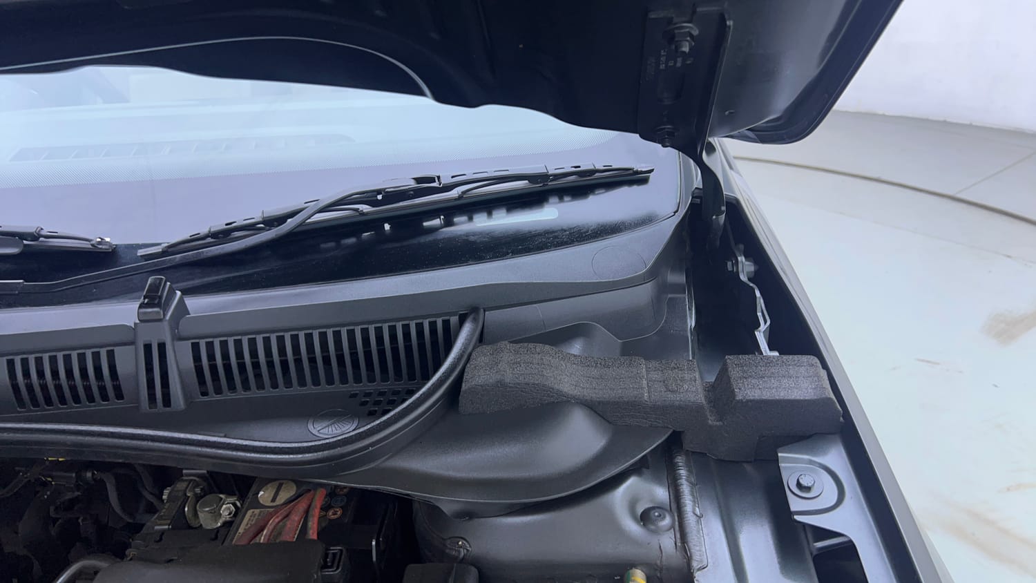 Used 2022 Skoda Slavia Style 1.0L TSI MT Petrol Manual engine ENGINE LEFT SIDE HINGE & APRON VIEW