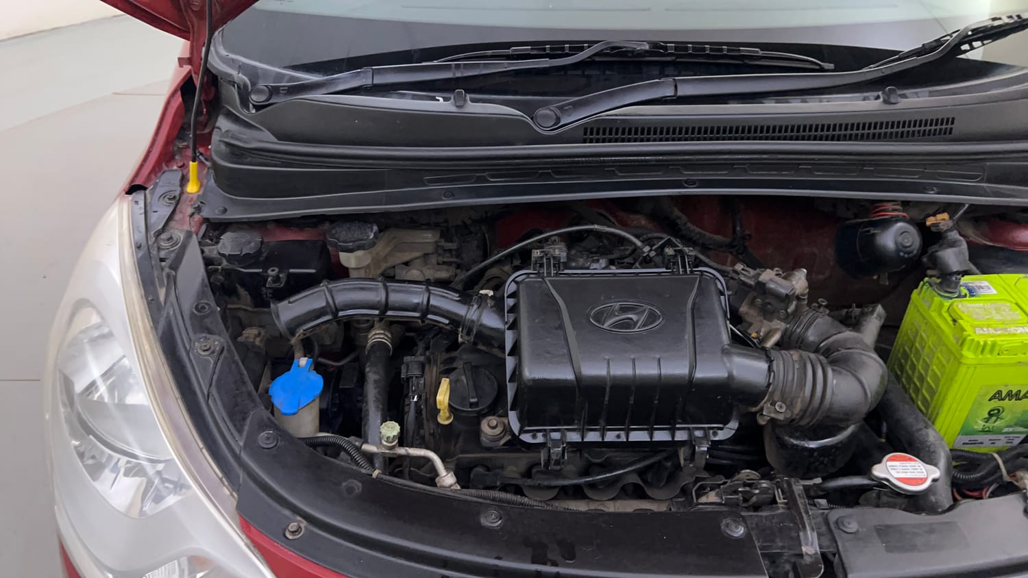 Used 2013 Hyundai i10 Era 1.1 iRDE2 Petrol Manual engine ENGINE RIGHT SIDE HINGE & APRON VIEW