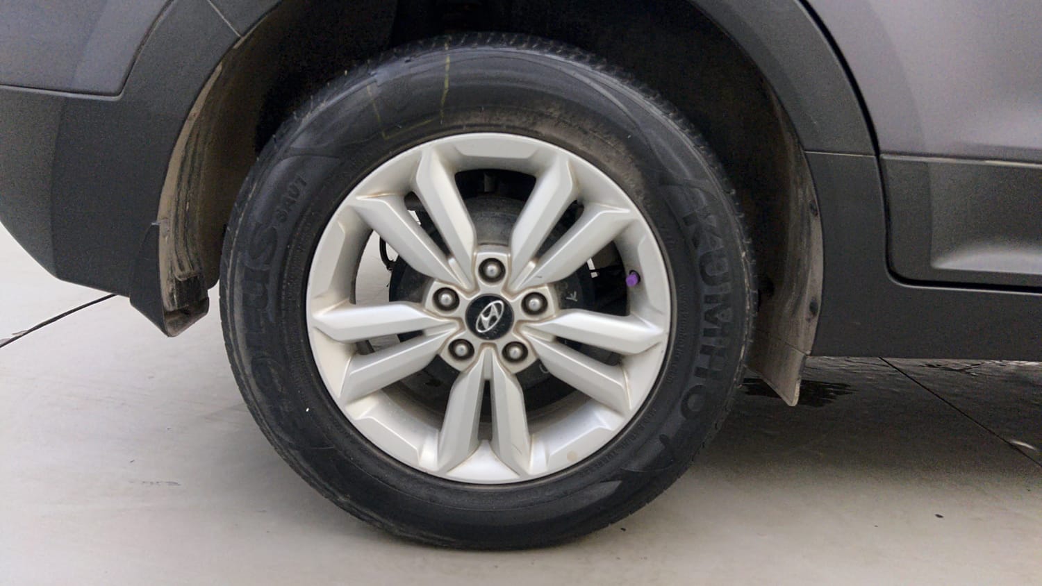 Used 2017 Hyundai Creta 1.6 SX Plus Petrol Petrol Manual tyres RIGHT REAR TYRE RIM VIEW