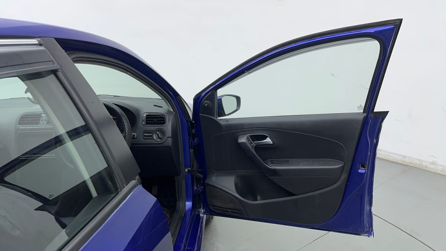 Used 2019 Volkswagen Ameo Trendline 1.0L (P) Petrol Manual interior RIGHT FRONT DOOR OPEN VIEW