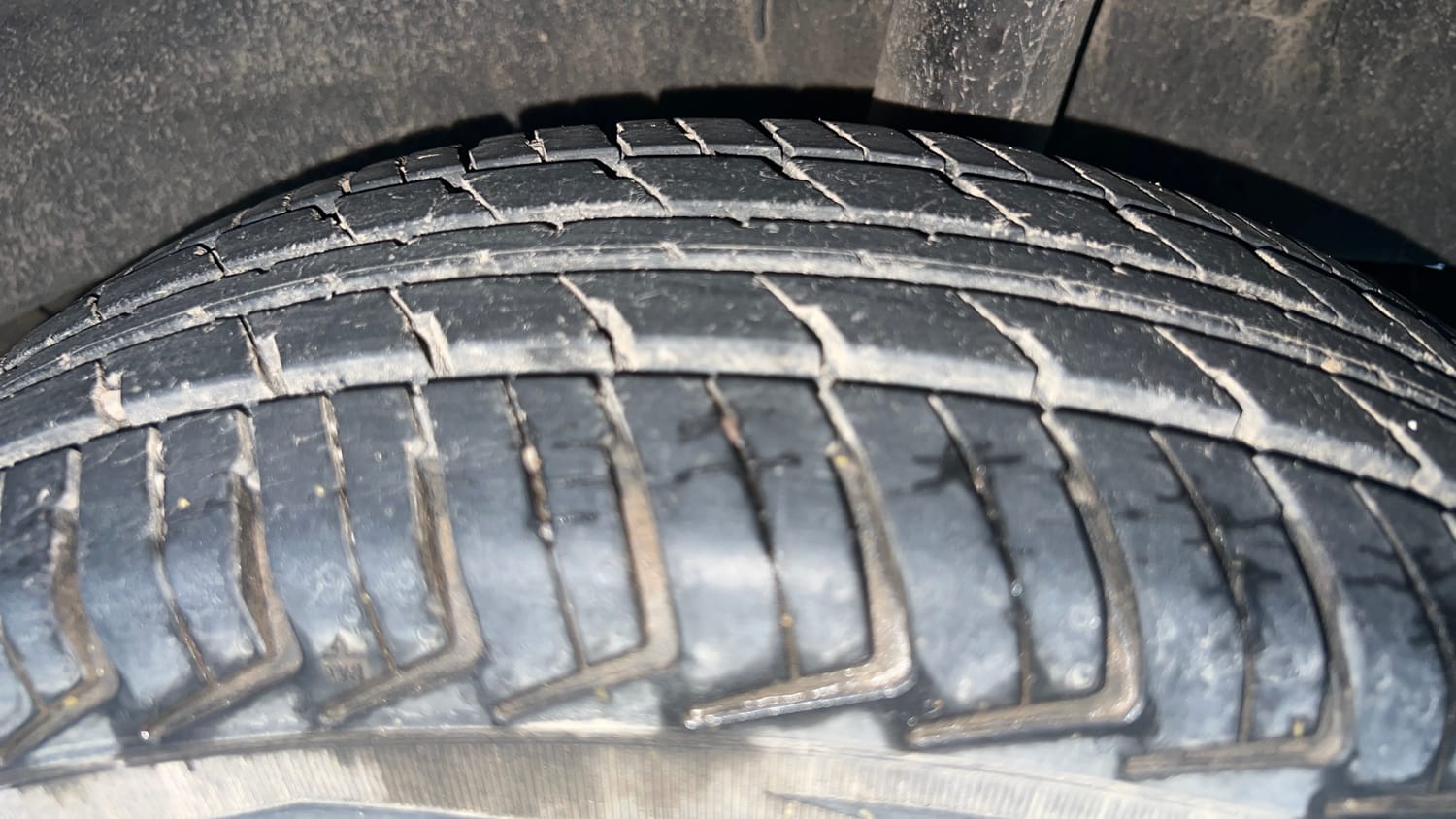Used 2019 Renault Kwid 1.0 RXT AMT Opt Petrol Automatic tyres LEFT REAR TYRE TREAD VIEW