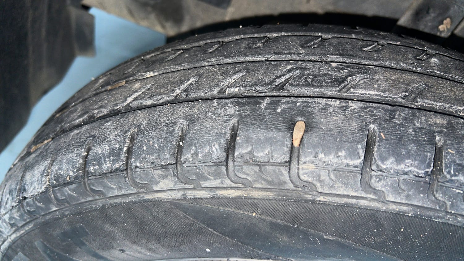Used 2019 Renault Kwid RXT (O) 1.0 SCE Edition Petrol Manual tyres LEFT FRONT TYRE TREAD VIEW