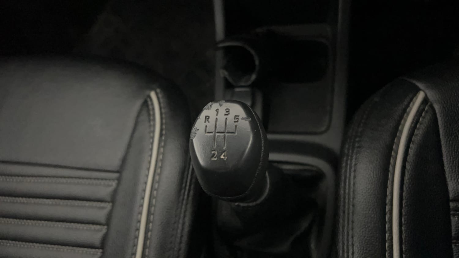 Used 2018 Renault Kwid 1.0 RXL Petrol Manual interior GEAR  KNOB VIEW