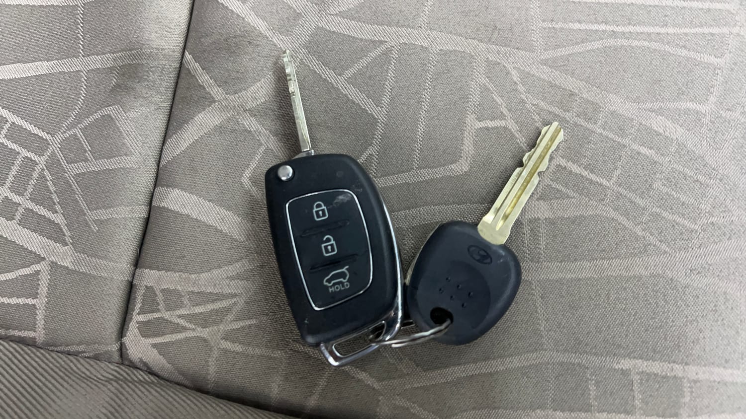 Used 2015 Hyundai Xcent S 1.2 (O) Petrol Manual extra CAR KEY VIEW