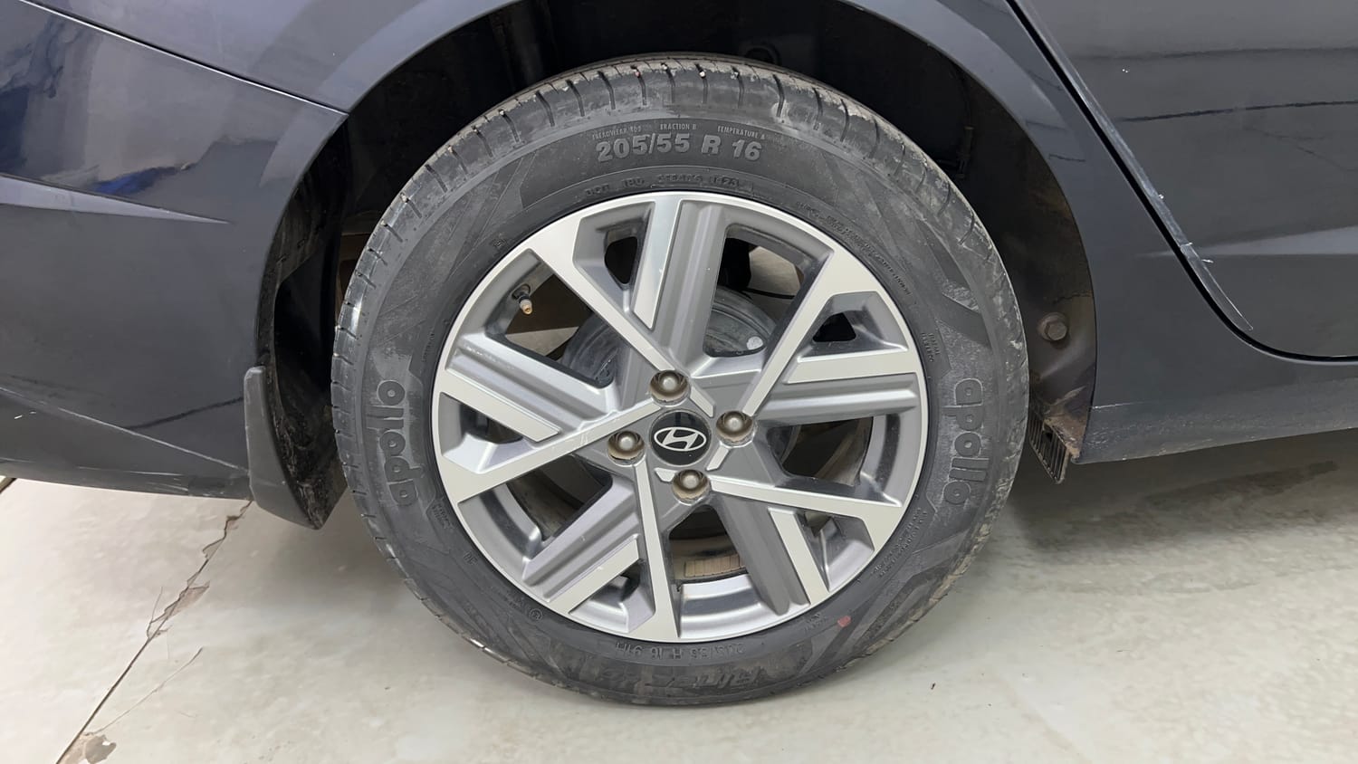 Used 2023 Hyundai Verna SX (O) 1.5 Petrol IVT Petrol Automatic tyres RIGHT REAR TYRE RIM VIEW