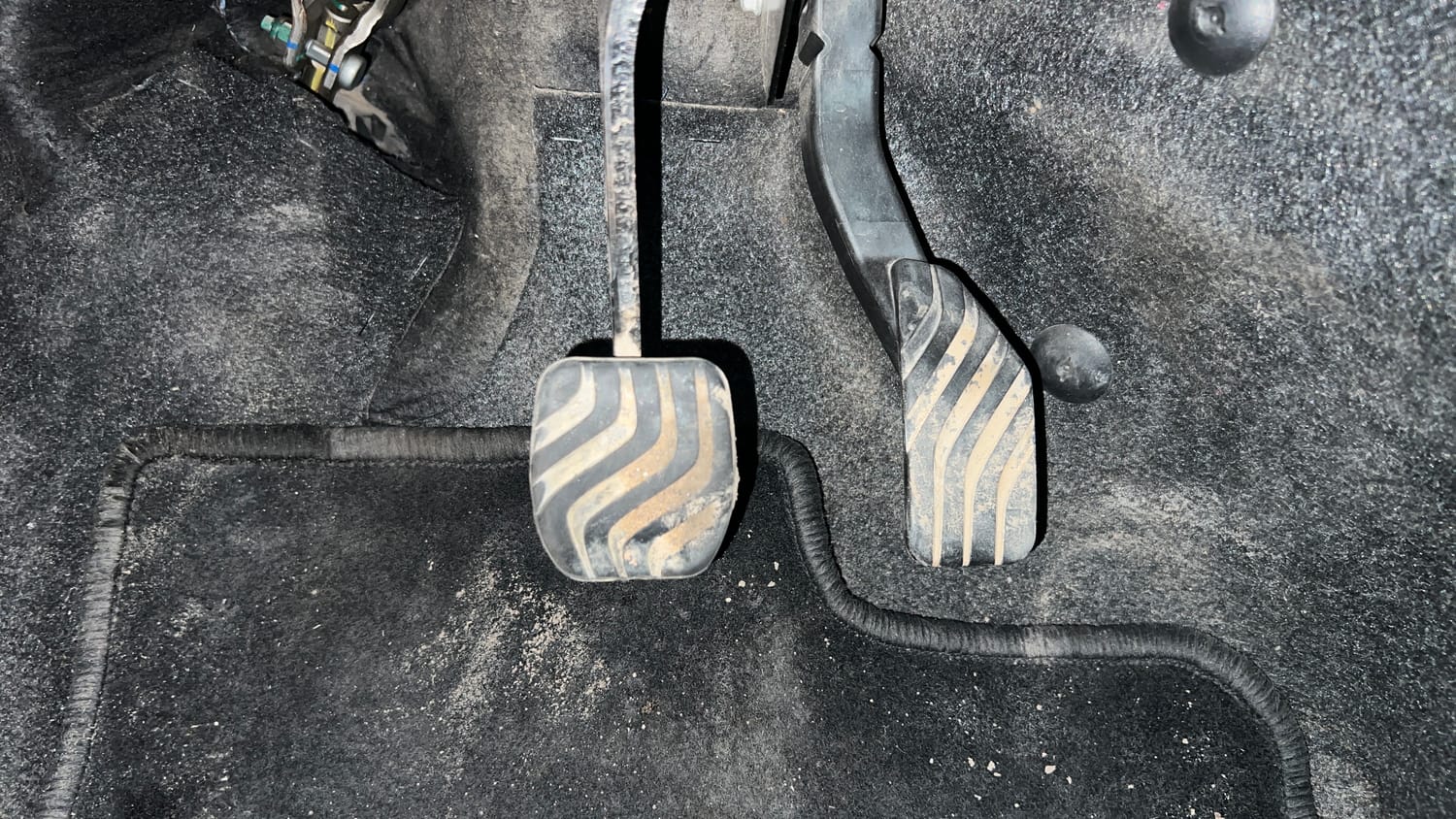 Used 2022 Renault Triber RXZ EASY-R AMT Dual Tone Petrol Automatic interior PEDALS VIEW