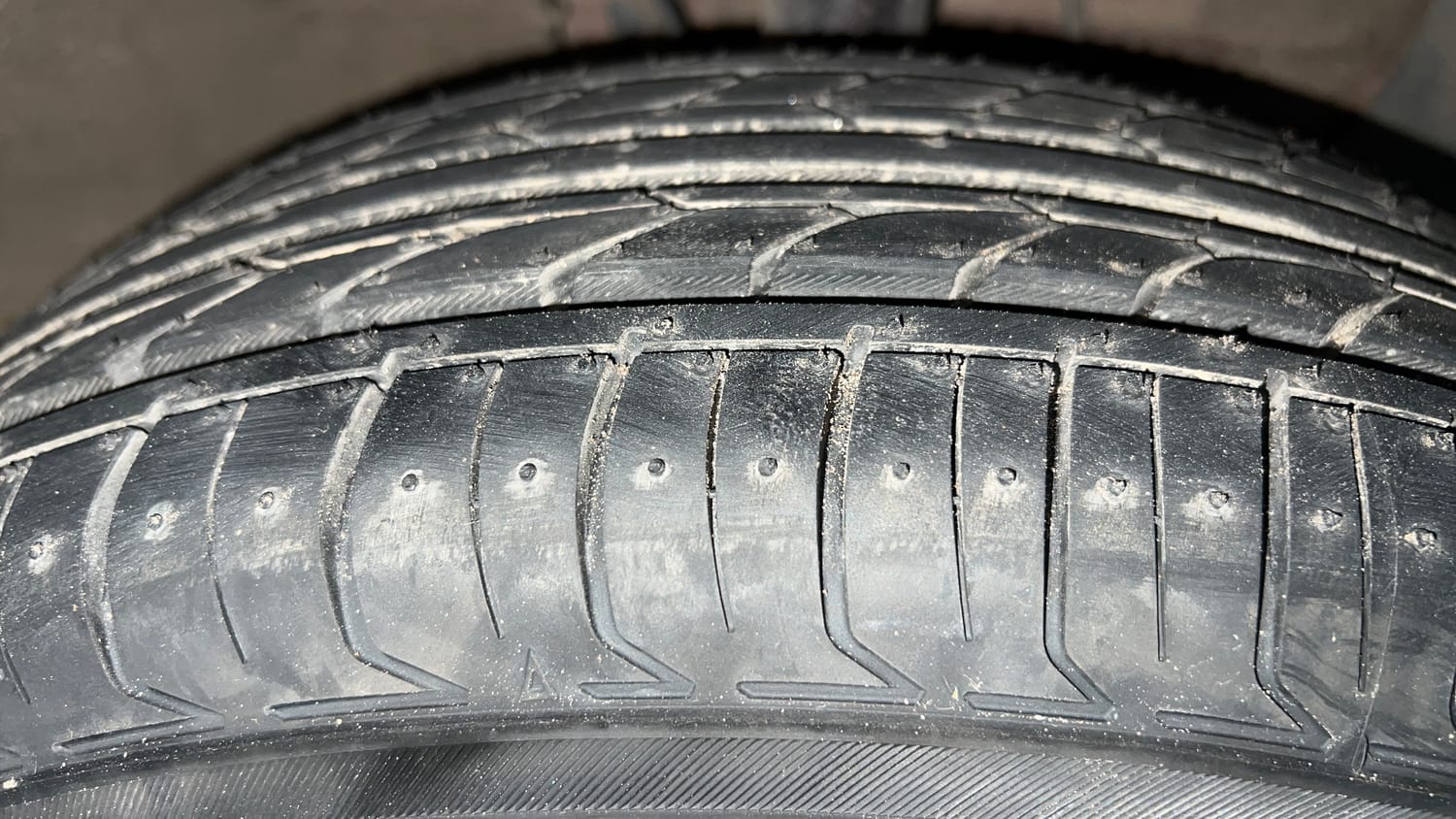 Used 2015 Hyundai Elite i20 Sportz 1.2 Petrol Manual tyres RIGHT FRONT TYRE TREAD VIEW