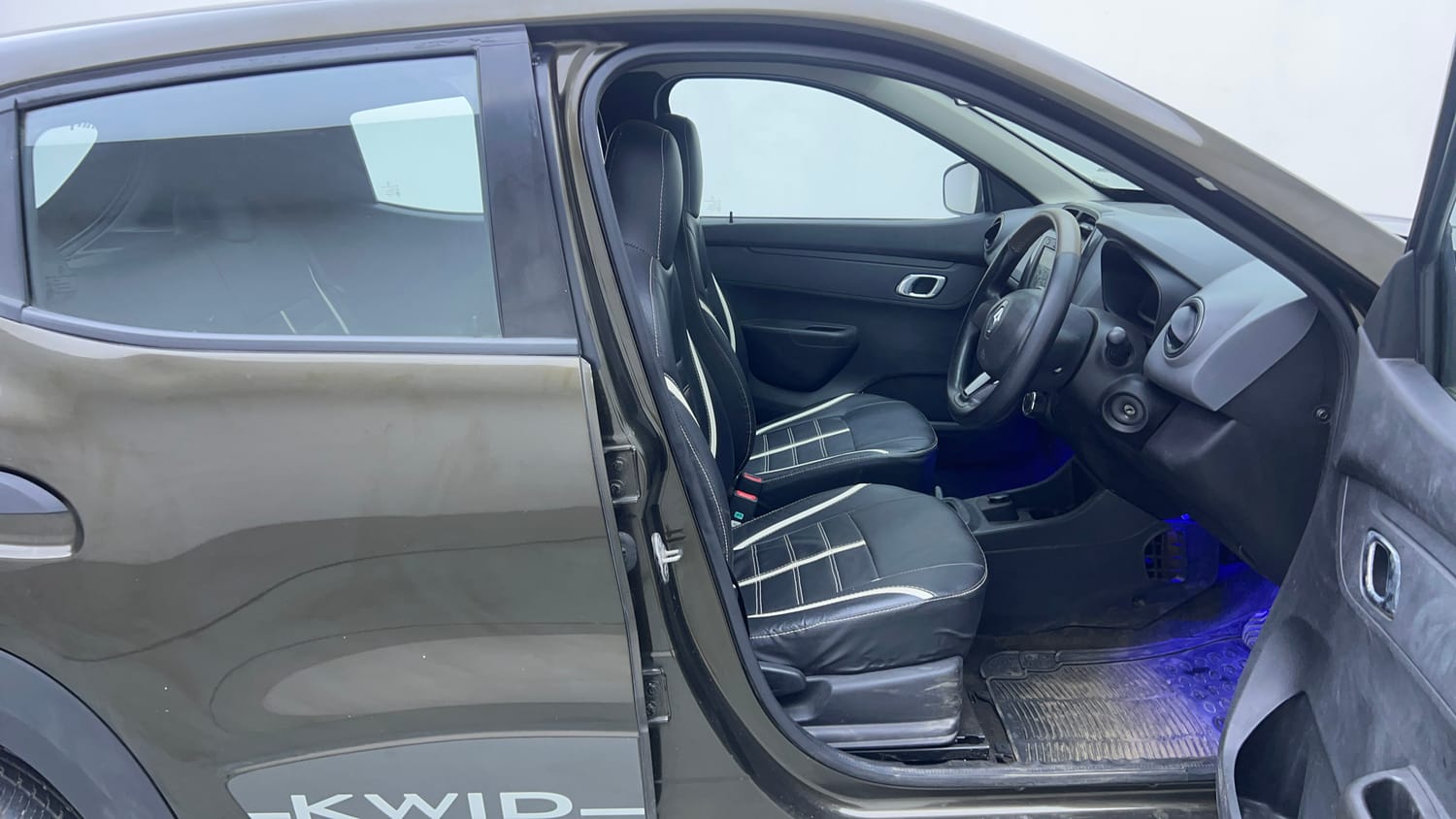 Used 2019 Renault Kwid 1.0 RXT AMT Opt Petrol Automatic interior RIGHT SIDE FRONT DOOR CABIN VIEW