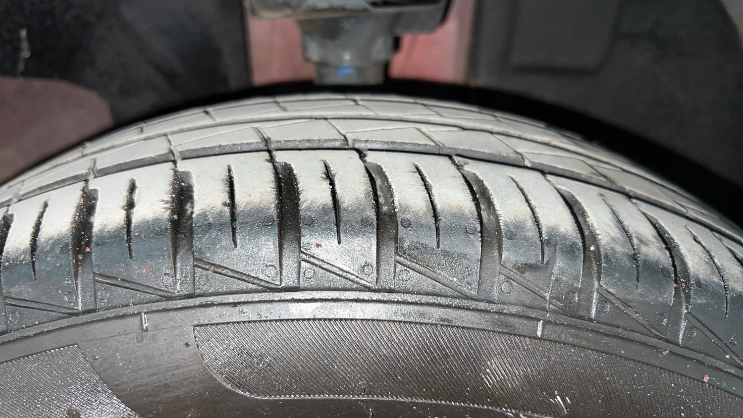 Used 2024 Renault Kwid CLIMBER 1.0 AMT Petrol Automatic tyres RIGHT FRONT TYRE TREAD VIEW