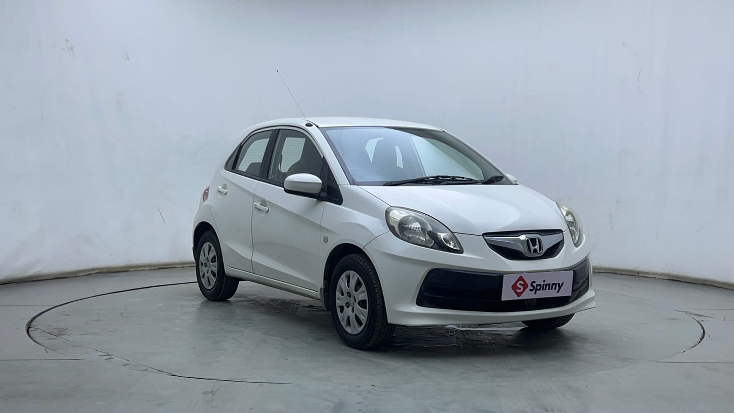 Used 2013 Honda Brio S MT Petrol Manual exterior RIGHT FRONT CORNER VIEW